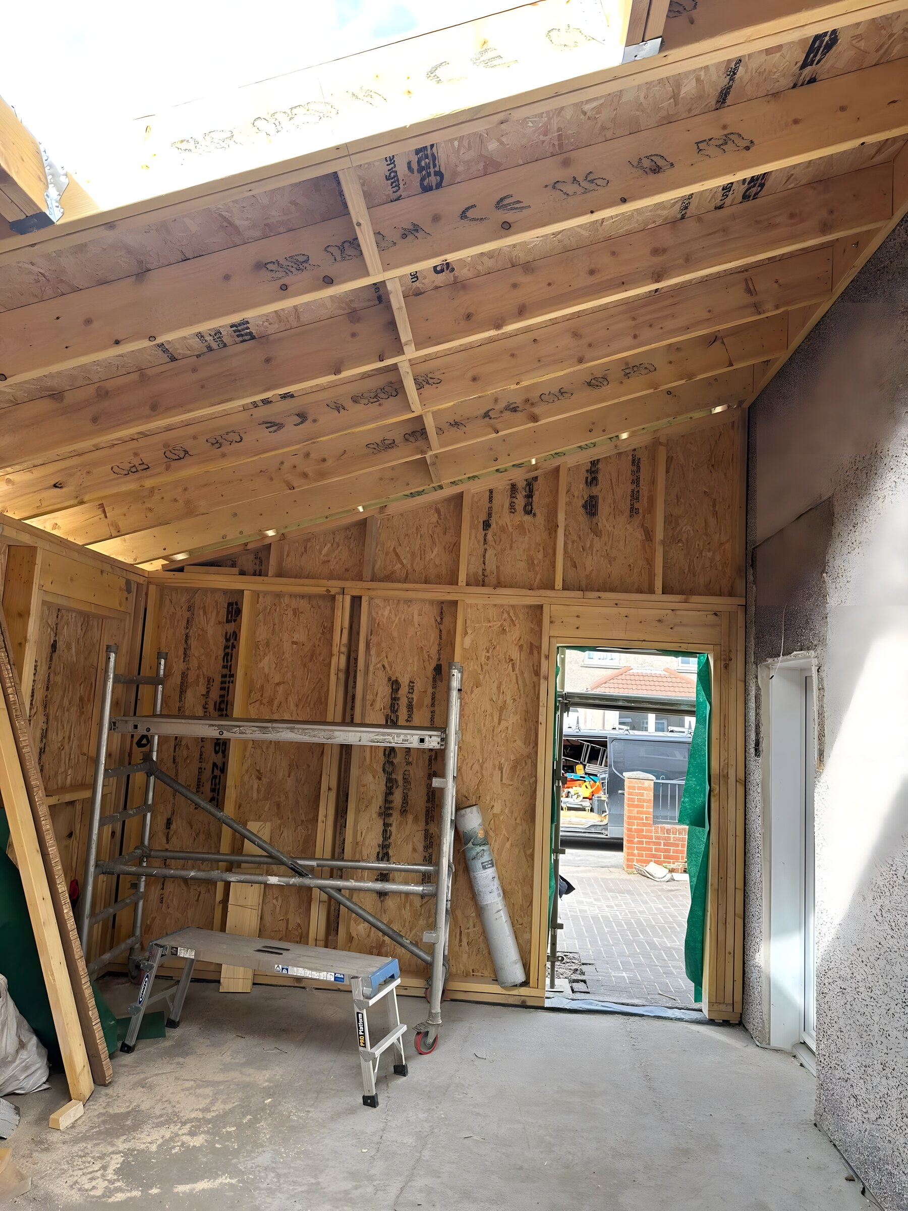 Inside the frame, roof light in, before boarding